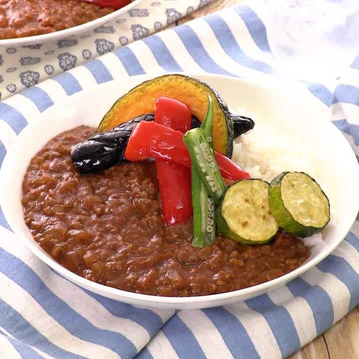 野菜たっぷり♪夏野菜の素揚げカレーライス