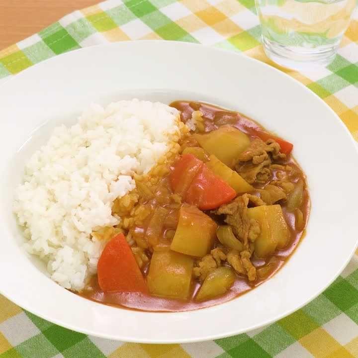 煮るだけ簡単♪野菜ジュースでカレーライス